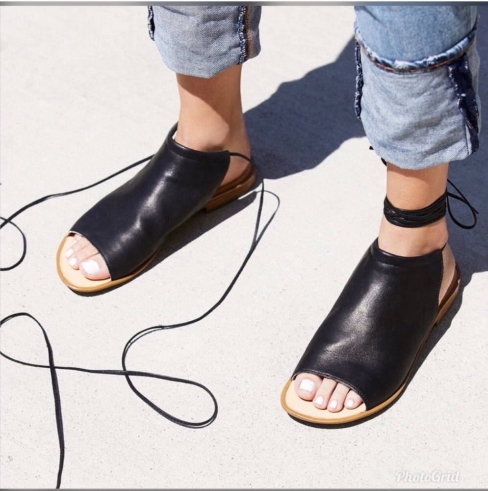 NWOB Latigo Lace Up Sandals